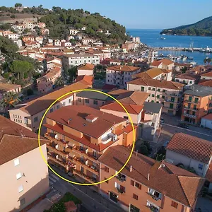 https://hotel-due-torri-porto-azzurro-57036.it-tuscanyhotel.com